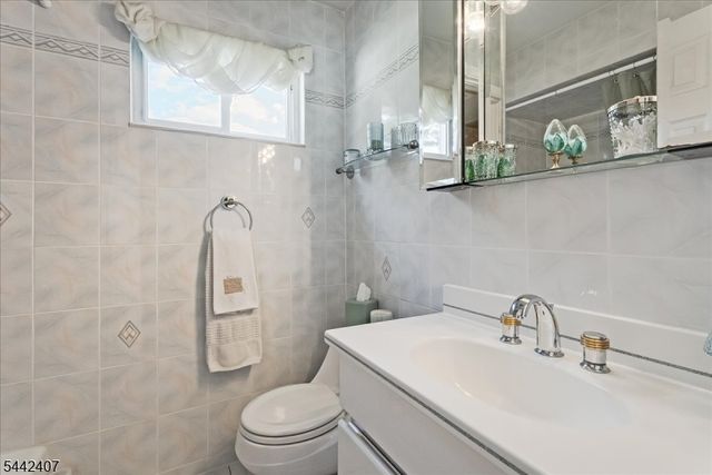 8 Alyson Dr, Fairfield Twp., NJ 07004