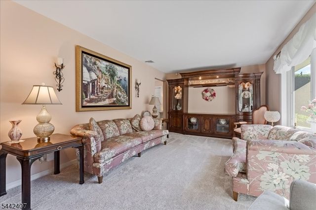 8 Alyson Dr, Fairfield Twp., NJ 07004