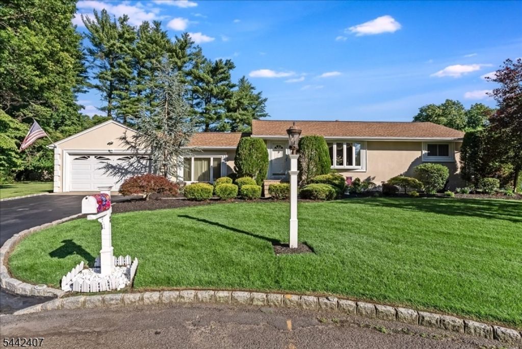 8 Alyson Dr, Fairfield Twp., NJ 07004