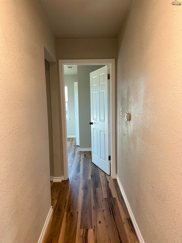 1101 E CRAFTON STREET, Henrietta, TX 76365