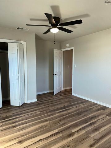 1101 E CRAFTON STREET, Henrietta, TX 76365