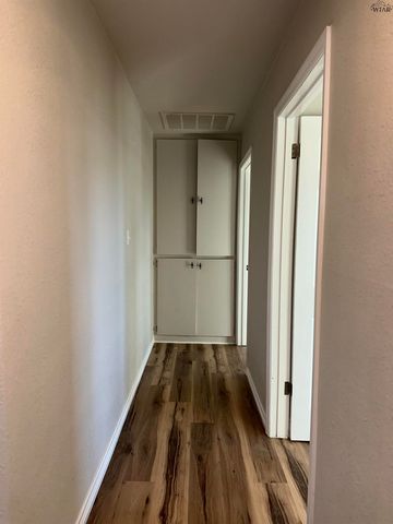 1101 E CRAFTON STREET, Henrietta, TX 76365