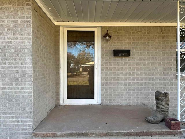 1101 E CRAFTON STREET, Henrietta, TX 76365