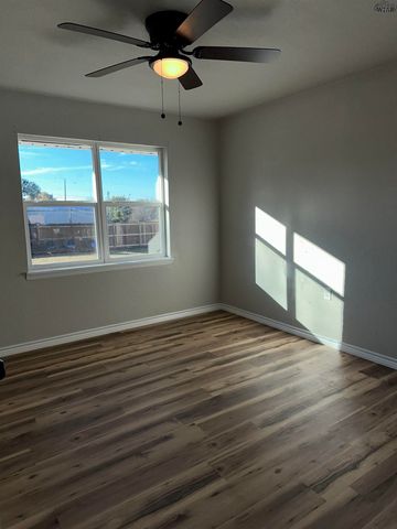 1101 E CRAFTON STREET, Henrietta, TX 76365