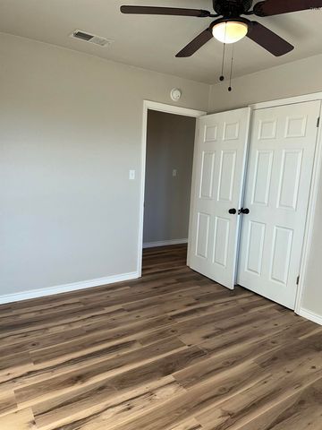 1101 E CRAFTON STREET, Henrietta, TX 76365