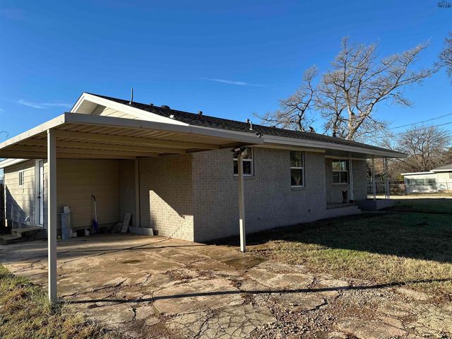 1101 E CRAFTON STREET, Henrietta, TX 76365