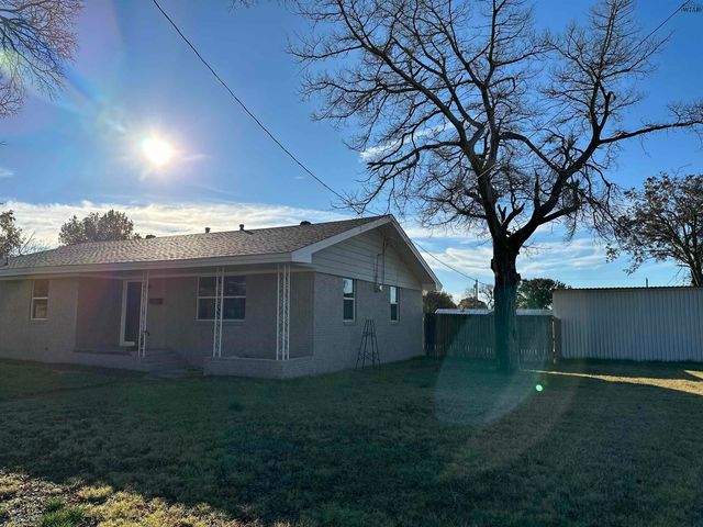 1101 E CRAFTON STREET, Henrietta, TX 76365