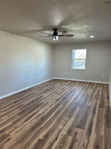 1101 E CRAFTON STREET, Henrietta, TX 76365