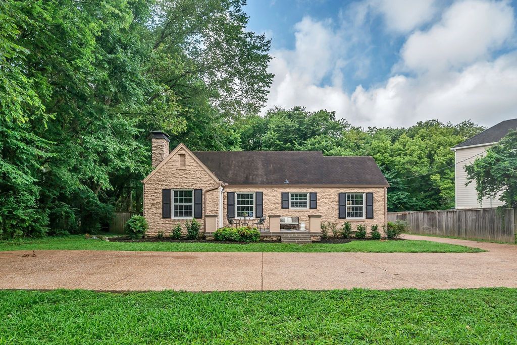 911 Woodmont Blvd, Nashville, TN 37204