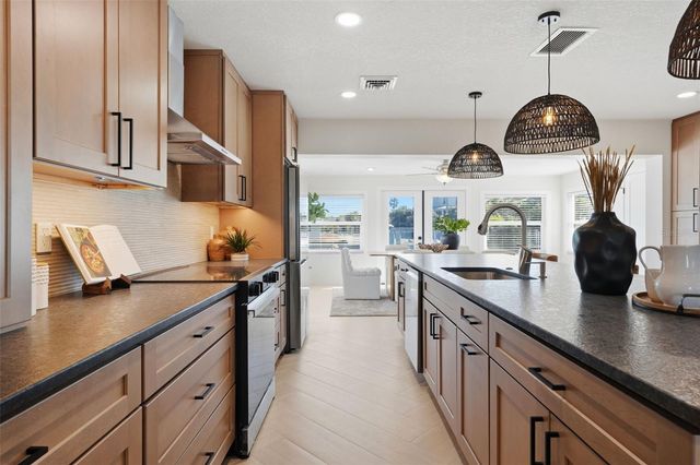 501 65TH STREET, Holmes Beach, FL 34217