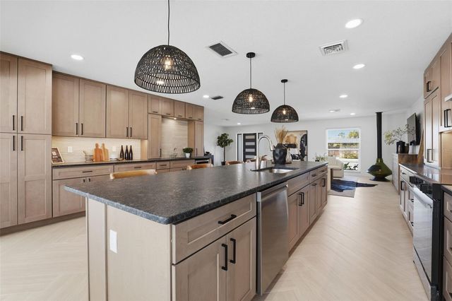 501 65TH STREET, Holmes Beach, FL 34217