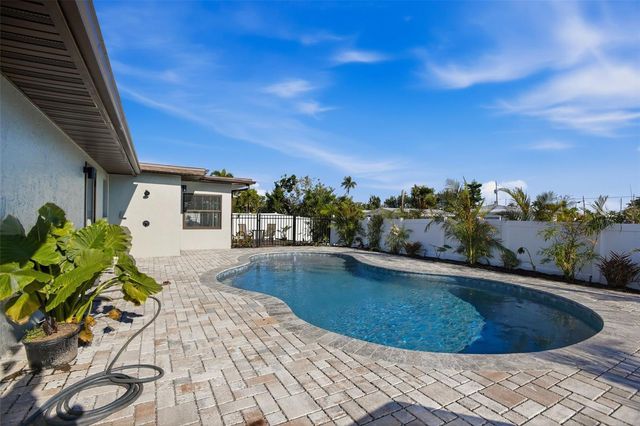 501 65TH STREET, Holmes Beach, FL 34217