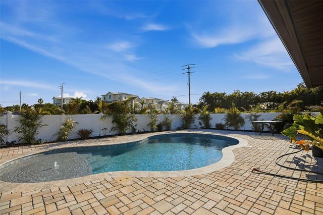 501 65TH STREET, Holmes Beach, FL 34217