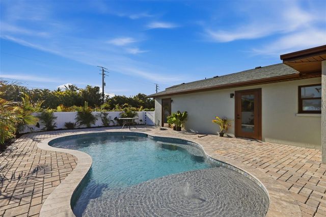 501 65TH STREET, Holmes Beach, FL 34217