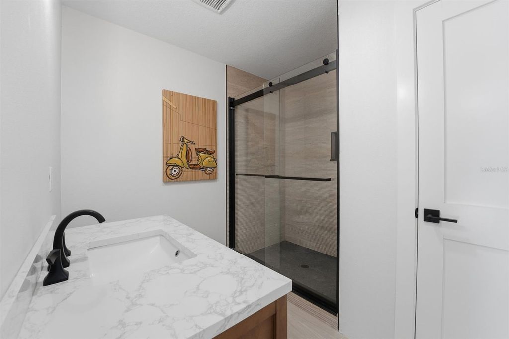 Image 36 of property listing at 501 65TH STREET, Holmes Beach, FL 34217