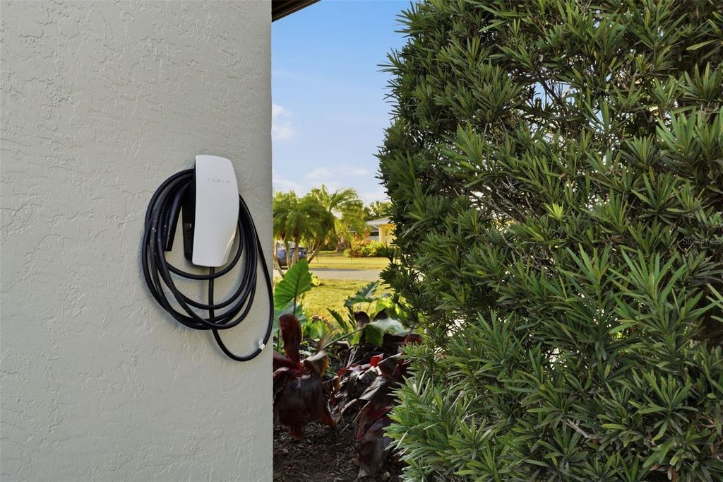 Image 44 of property listing at 501 65TH STREET, Holmes Beach, FL 34217