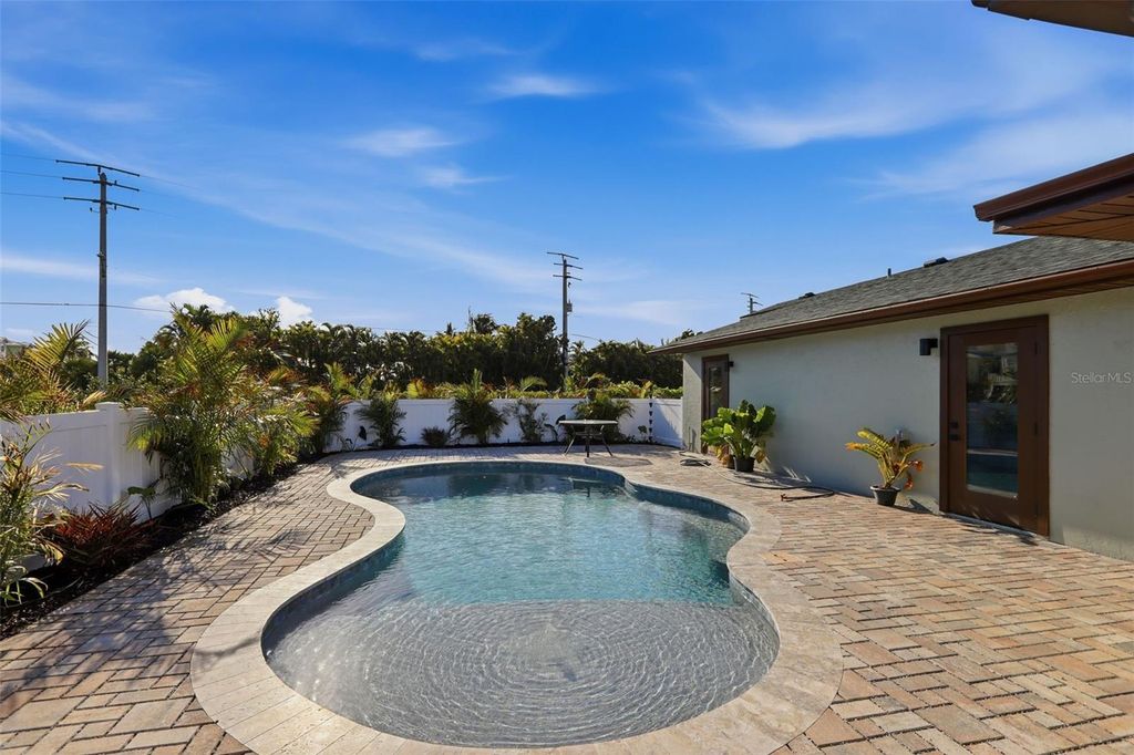 Image 49 of property listing at 501 65TH STREET, Holmes Beach, FL 34217