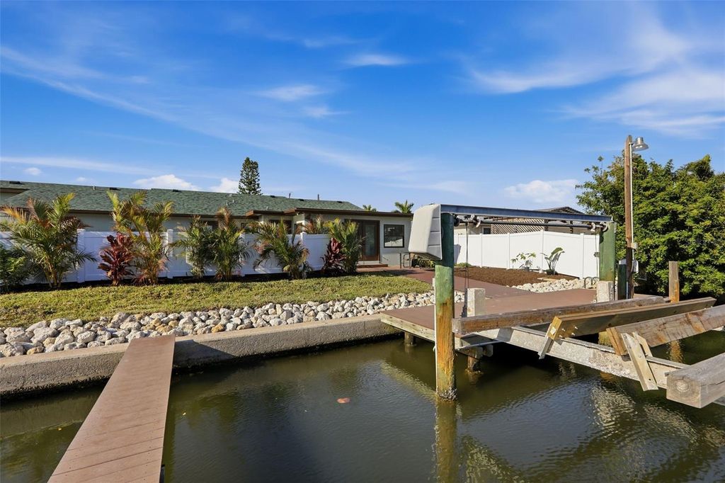 Image 53 of property listing at 501 65TH STREET, Holmes Beach, FL 34217