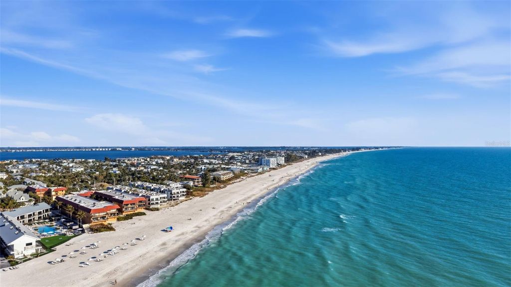 Image 66 of property listing at 501 65TH STREET, Holmes Beach, FL 34217