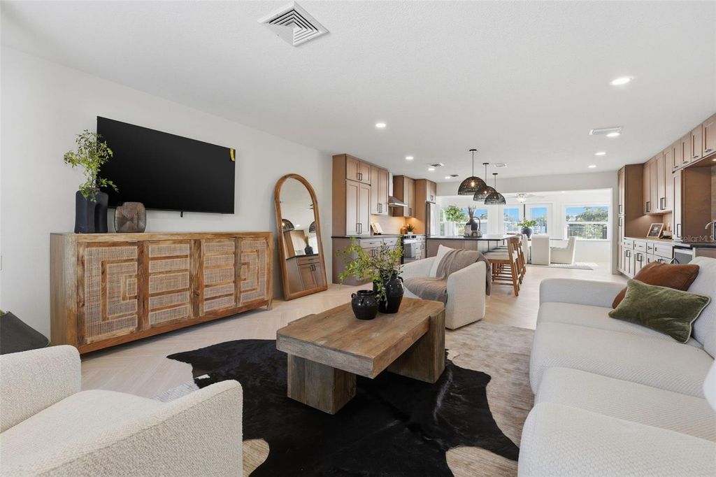 Image 8 of property listing at 501 65TH STREET, Holmes Beach, FL 34217