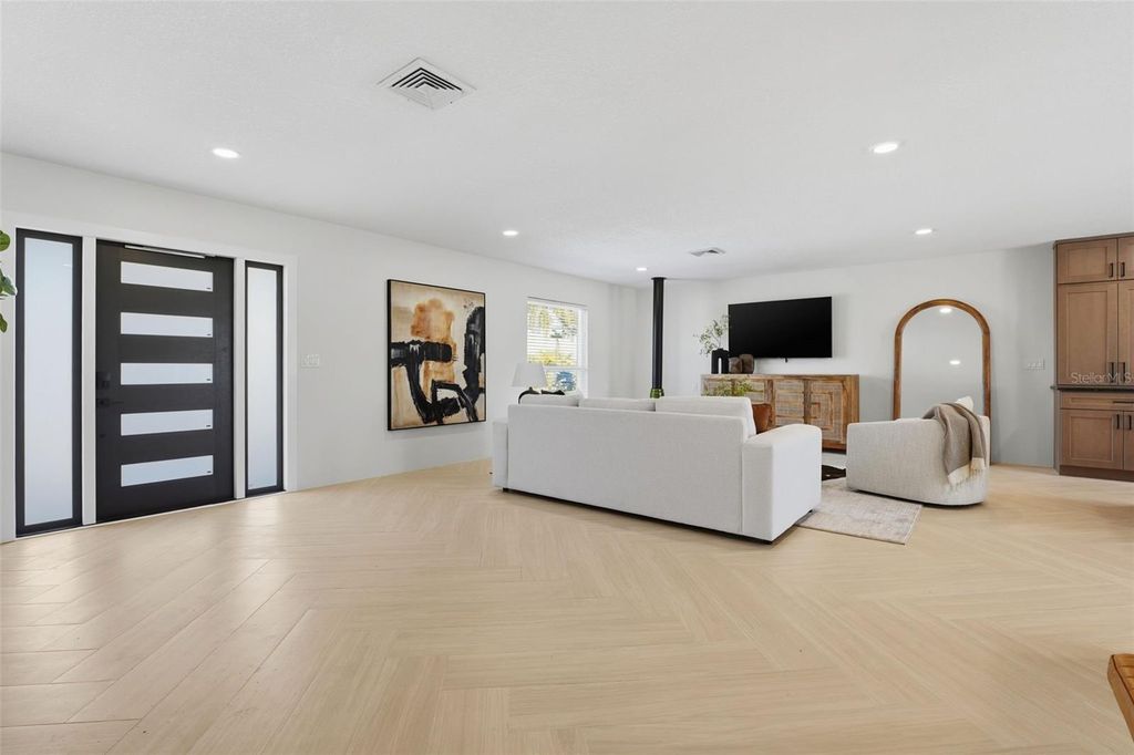 Image 10 of property listing at 501 65TH STREET, Holmes Beach, FL 34217