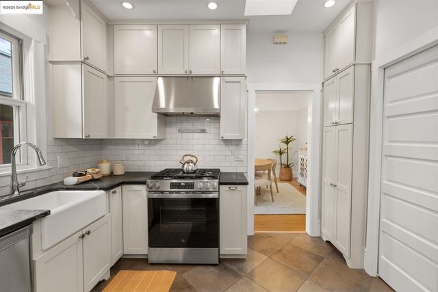 2644 Parker St, Berkeley, CA 94704