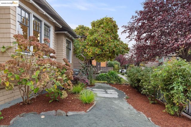 2644 Parker St, Berkeley, CA 94704