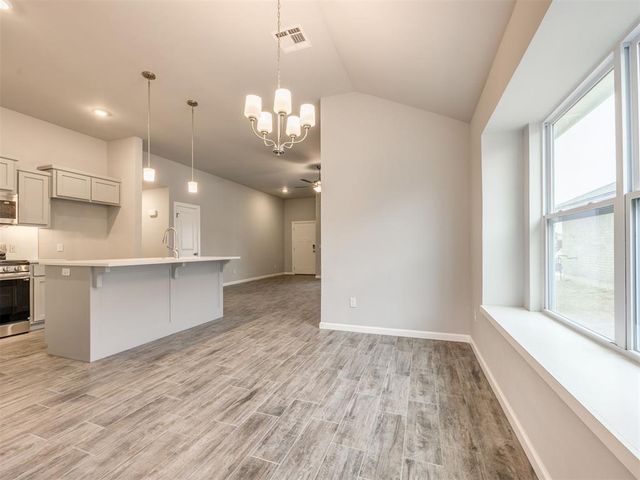 1004 Redwood Creek Drive, Yukon, OK 73099