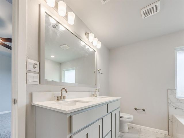 1004 Redwood Creek Drive, Yukon, OK 73099