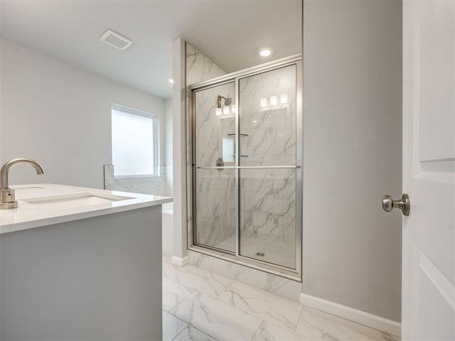 1004 Redwood Creek Drive, Yukon, OK 73099