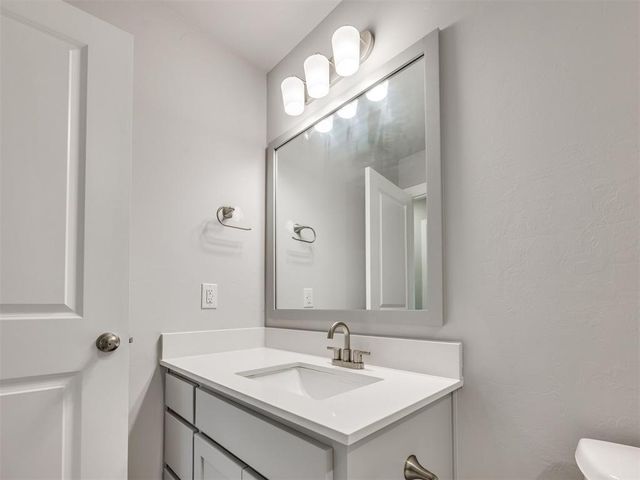 1004 Redwood Creek Drive, Yukon, OK 73099