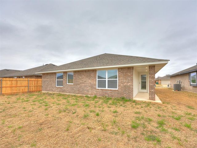 1004 Redwood Creek Drive, Yukon, OK 73099