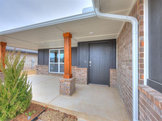 1004 Redwood Creek Drive, Yukon, OK 73099
