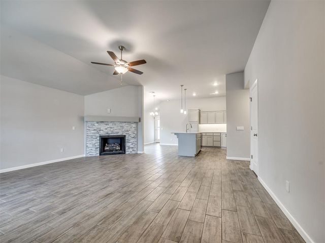 1004 Redwood Creek Drive, Yukon, OK 73099