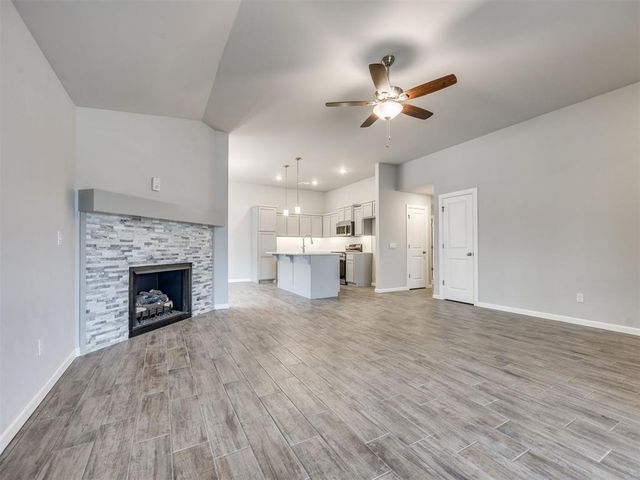 1004 Redwood Creek Drive, Yukon, OK 73099