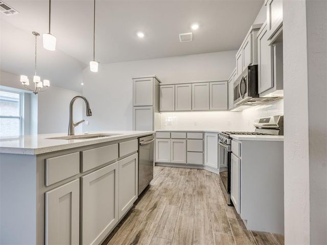 1004 Redwood Creek Drive, Yukon, OK 73099