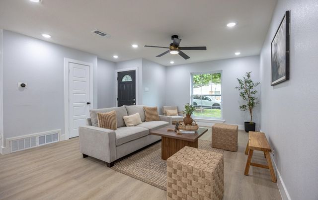 1208 Andrews Street, Arlington, TX 76011