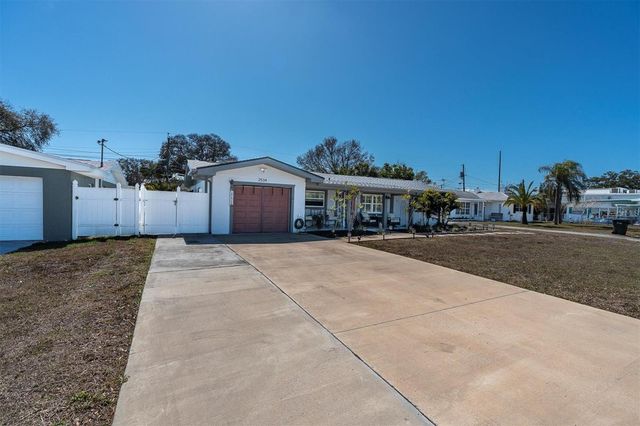 2534 MINEOLA DRIVE S, Largo, FL 33770