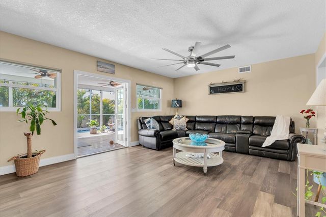 2534 MINEOLA DRIVE S, Largo, FL 33770