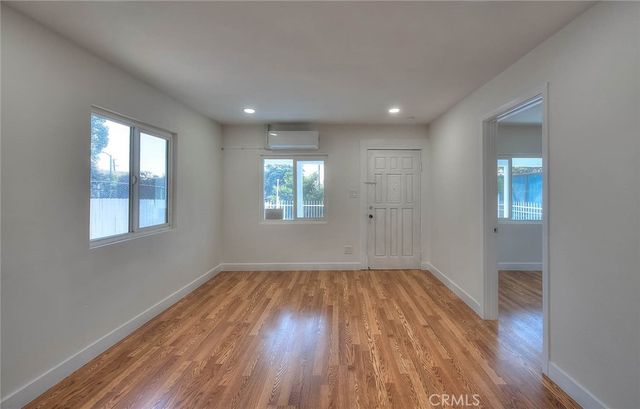 5506 Holmes Avenue, Los Angeles, CA 90058