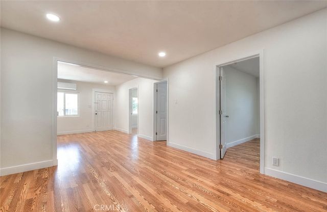 5506 Holmes Avenue, Los Angeles, CA 90058