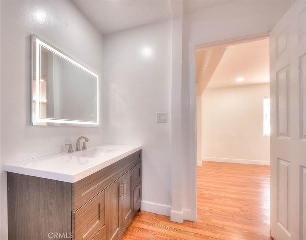 5506 Holmes Avenue, Los Angeles, CA 90058