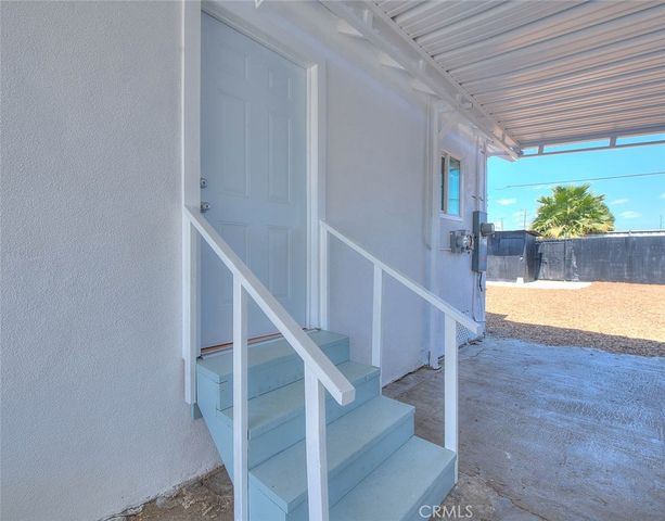 5506 Holmes Avenue, Los Angeles, CA 90058