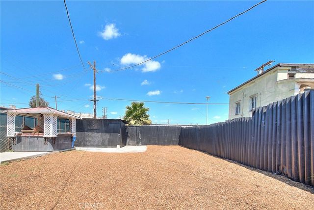 5506 Holmes Avenue, Los Angeles, CA 90058