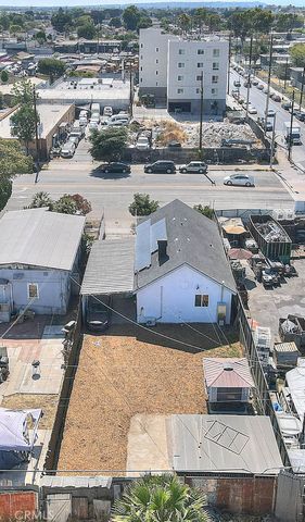5506 Holmes Avenue, Los Angeles, CA 90058