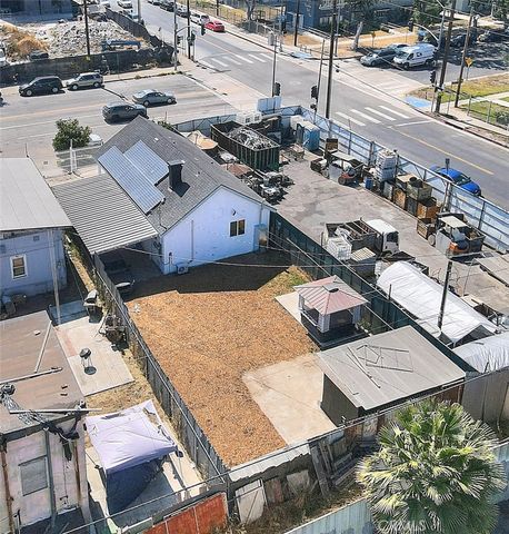 5506 Holmes Avenue, Los Angeles, CA 90058
