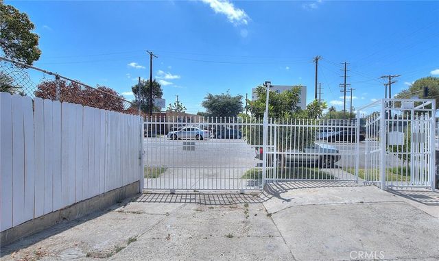 5506 Holmes Avenue, Los Angeles, CA 90058