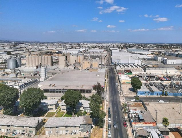 5506 Holmes Avenue, Los Angeles, CA 90058