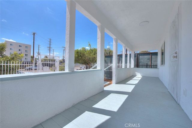 5506 Holmes Avenue, Los Angeles, CA 90058