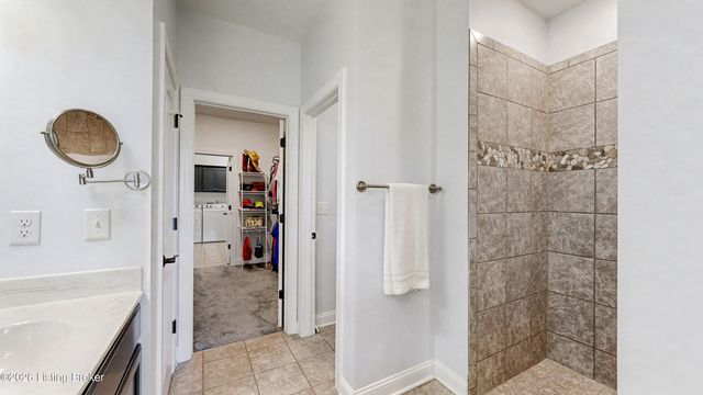 2014 Dressage Cir, Louisville, KY 40245